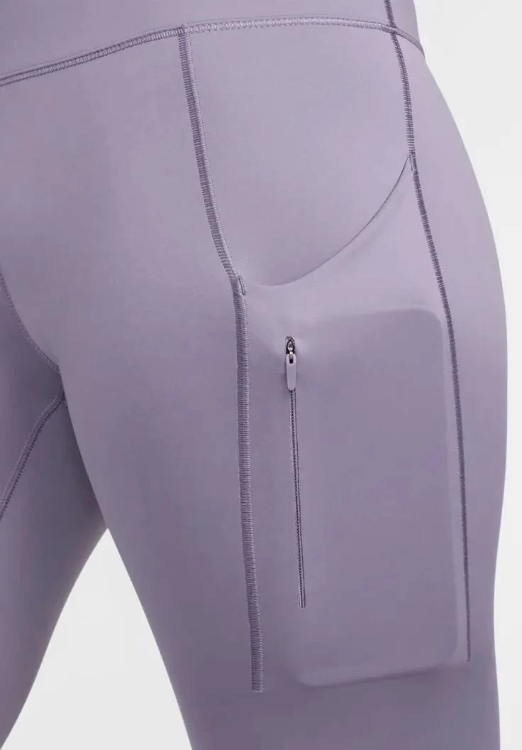 Concealed zipper pocket in activewear leggings